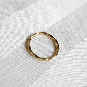 Ross+Simons 18kt Yellow Gold Twisted Ring - size 7.5